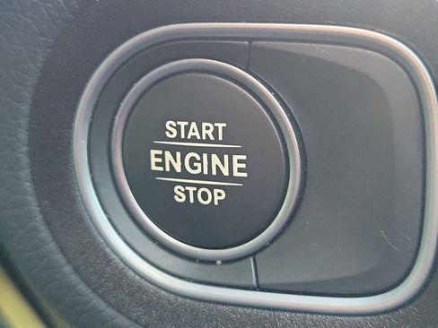 Used 2025 Mercedes-Benz GLE 450e 4MATIC image 34