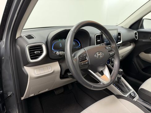 Used 2024 Hyundai Venue SEL image 11