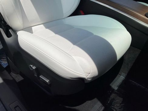 Used 2023 Tesla Model X AWD/4WD image 62