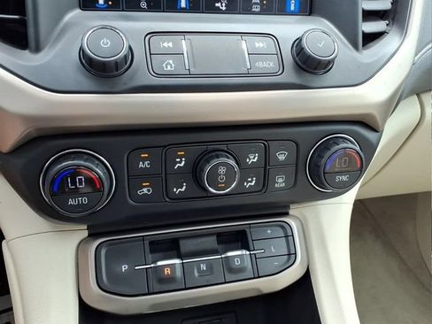Used 2021 GMC Acadia Denali w/ Denali Ultimate Package AWD/4WD image 27