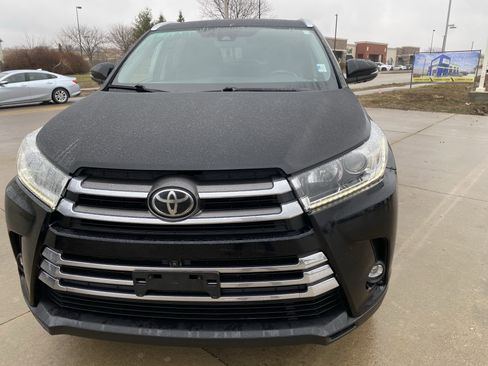 Used 2019 Toyota Highlander Limited Platinum image 3
