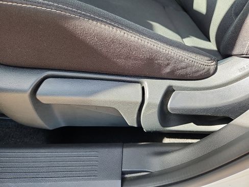 Used 2024 Nissan Rogue S image 12