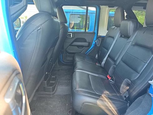 Used 2022 Jeep Wrangler Unlimited Sahara AWD/4WD image 12