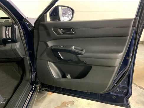 Used 2025 Nissan Pathfinder SV AWD/4WD image 25