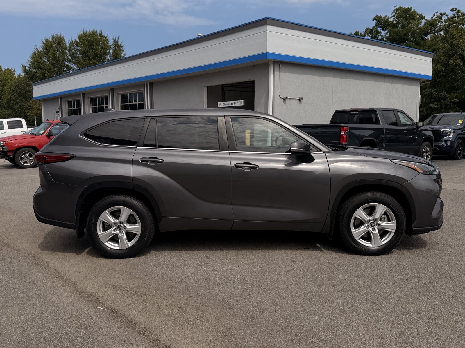 Used 2023 Toyota Highlander L AWD/4WD image 13