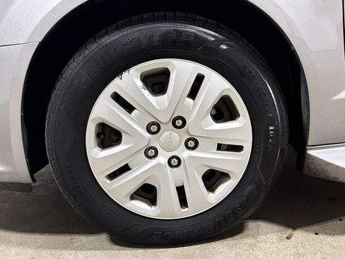 Used 2015 Dodge Grand Caravan American Value Package w/ UConnect Hands-Free Group FWD image 26