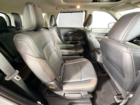 Used 2022 Nissan Pathfinder Platinum AWD/4WD image 28