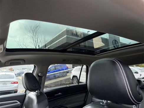 Used 2022 Volkswagen Atlas SEL Premium image 32