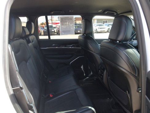 Used 2022 Jeep Grand Cherokee Trailhawk AWD/4WD image 33