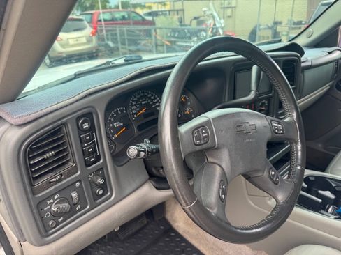 Used 2003 Chevrolet Suburban Z71 AWD/4WD image 10
