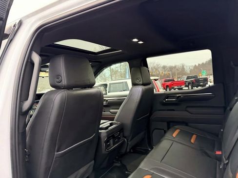 Used 2023 GMC Sierra 1500 AT4 w/ AT4 Premium Package image 8