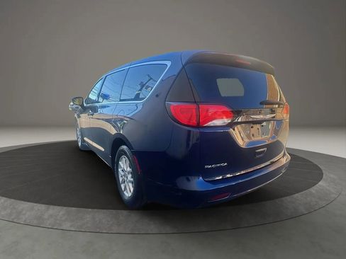 Used 2017 Chrysler Pacifica Touring image 7