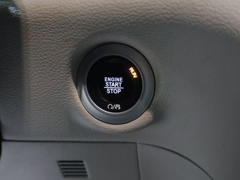 Used 2022 Chrysler Pacifica Limited image 29