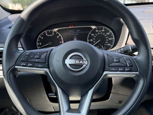 Used 2025 Nissan Altima 2.5 SV FWD image 19