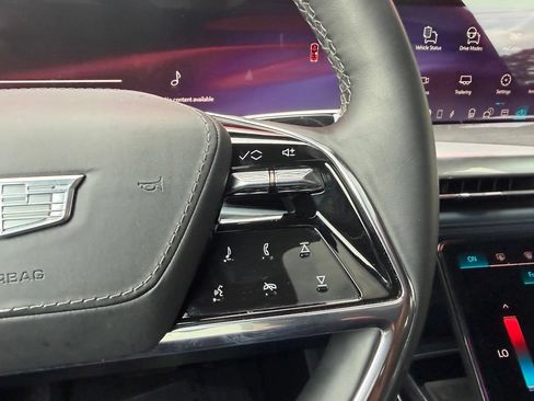 Used 2025 Cadillac Escalade IQ Luxury 2 w/ LPO, Premium Carpet Package AWD/4WD image 18