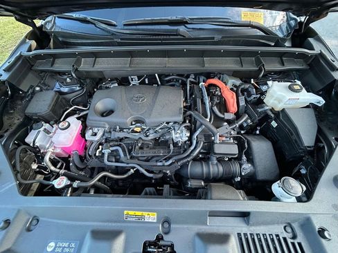 Certified 2025 Toyota Highlander XLE image 11