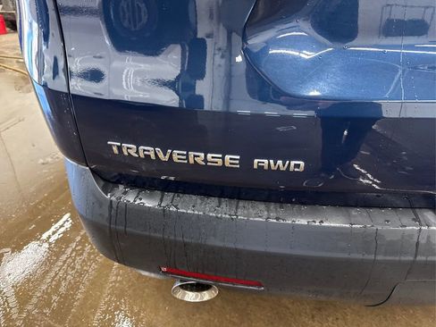 Used 2023 Chevrolet Traverse LT image 15