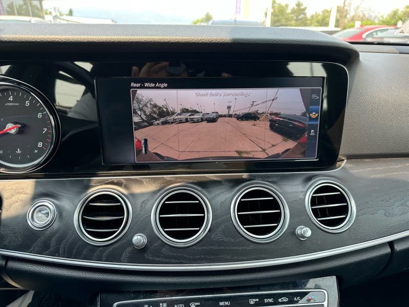 Used 2017 Mercedes-Benz E 400 4MATIC Wagon image 29