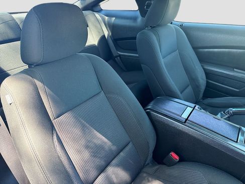 Used 2010 Ford Mustang GT RWD image 25