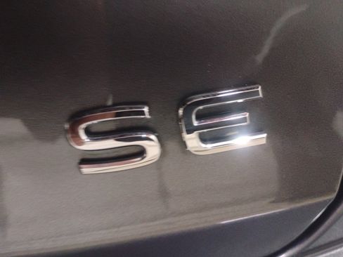 Used 2024 Volkswagen Jetta SE image 9