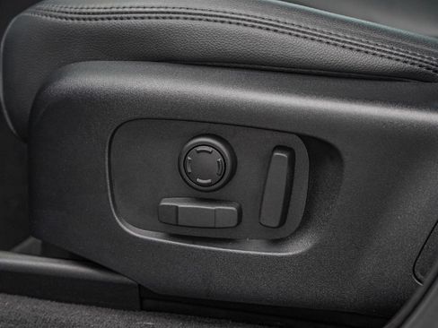 Used 2024 Land Rover Range Rover Velar Dynamic SE image 21