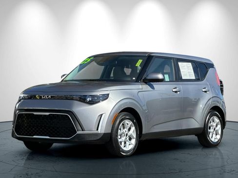 Used 2025 Kia Soul LX w/ LX Technology Package FWD image 8