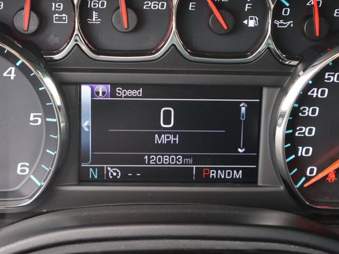 Used 2015 Chevrolet Suburban LT RWD image 3