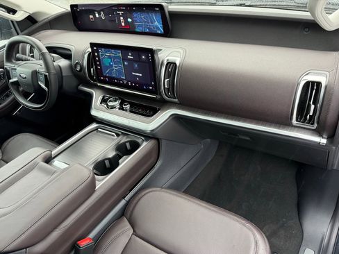 New 2025 Ford Expedition Platinum w/ Platinum Ultimate Package image 22