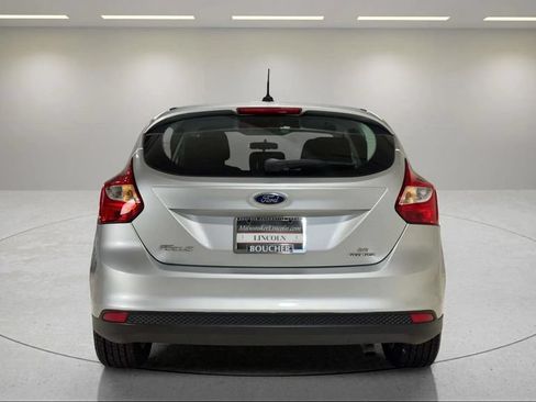 Used 2013 Ford Focus SE w/ SE Winter Pkg FWD image 4
