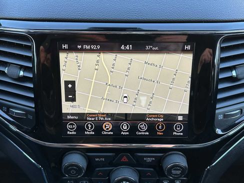 Used 2019 Jeep Grand Cherokee Limited w/ Luxury Group II AWD/4WD image 30