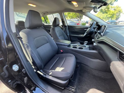 Used 2025 Nissan Altima 2.5 SV FWD image 35