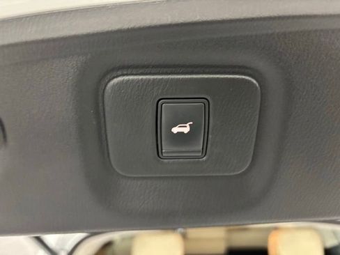 Used 2024 Volkswagen Atlas SE AWD/4WD image 10