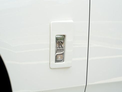 Used 2022 Rolls-Royce Phantom Sedan w/ The Phantom Package RWD image 25