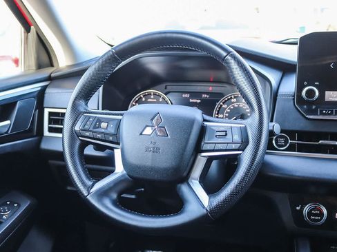 Used 2024 Mitsubishi Outlander SE AWD/4WD image 15