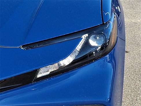 Used 2025 Toyota Camry SE image 9