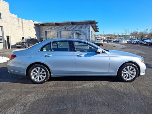 Used 2017 Mercedes-Benz E 300 4MATIC image 7