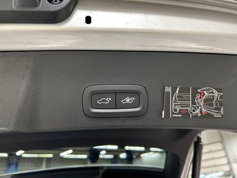Used 2019 Volvo XC40 T5 Momentum AWD/4WD image 30