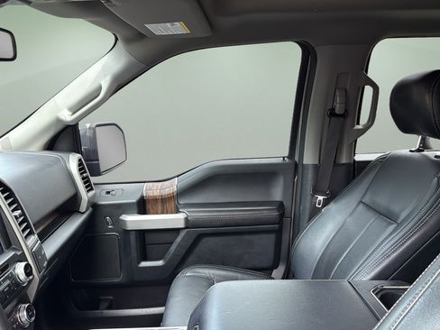 Used 2019 Ford F150 Lariat w/ Equipment Group 502A Luxury AWD/4WD image 15