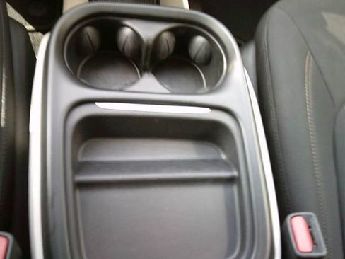 Used 2018 Chrysler Pacifica Touring Plus image 12