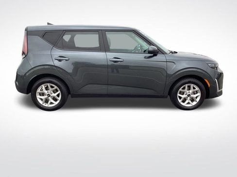 Used 2025 Kia Soul LX w/ LX Technology Package FWD image 12