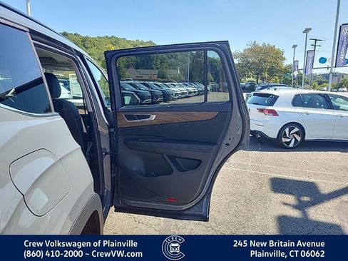 New 2026 Volkswagen Atlas SE image 44