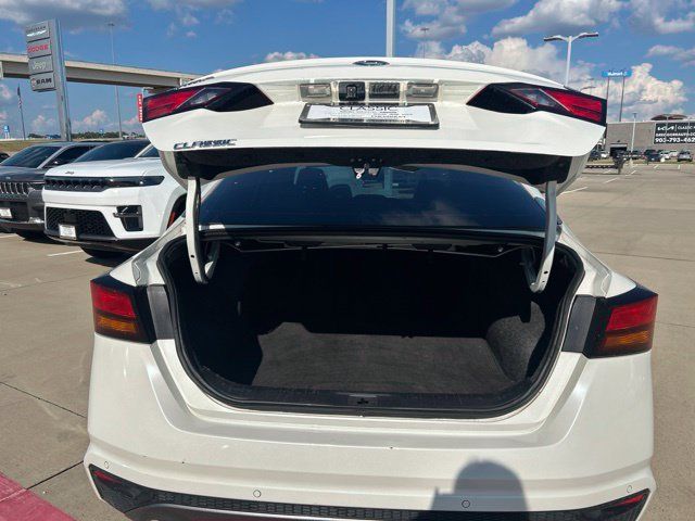 Used 2020 Nissan Altima 2.5 SR w/ Premium Package FWD image 9