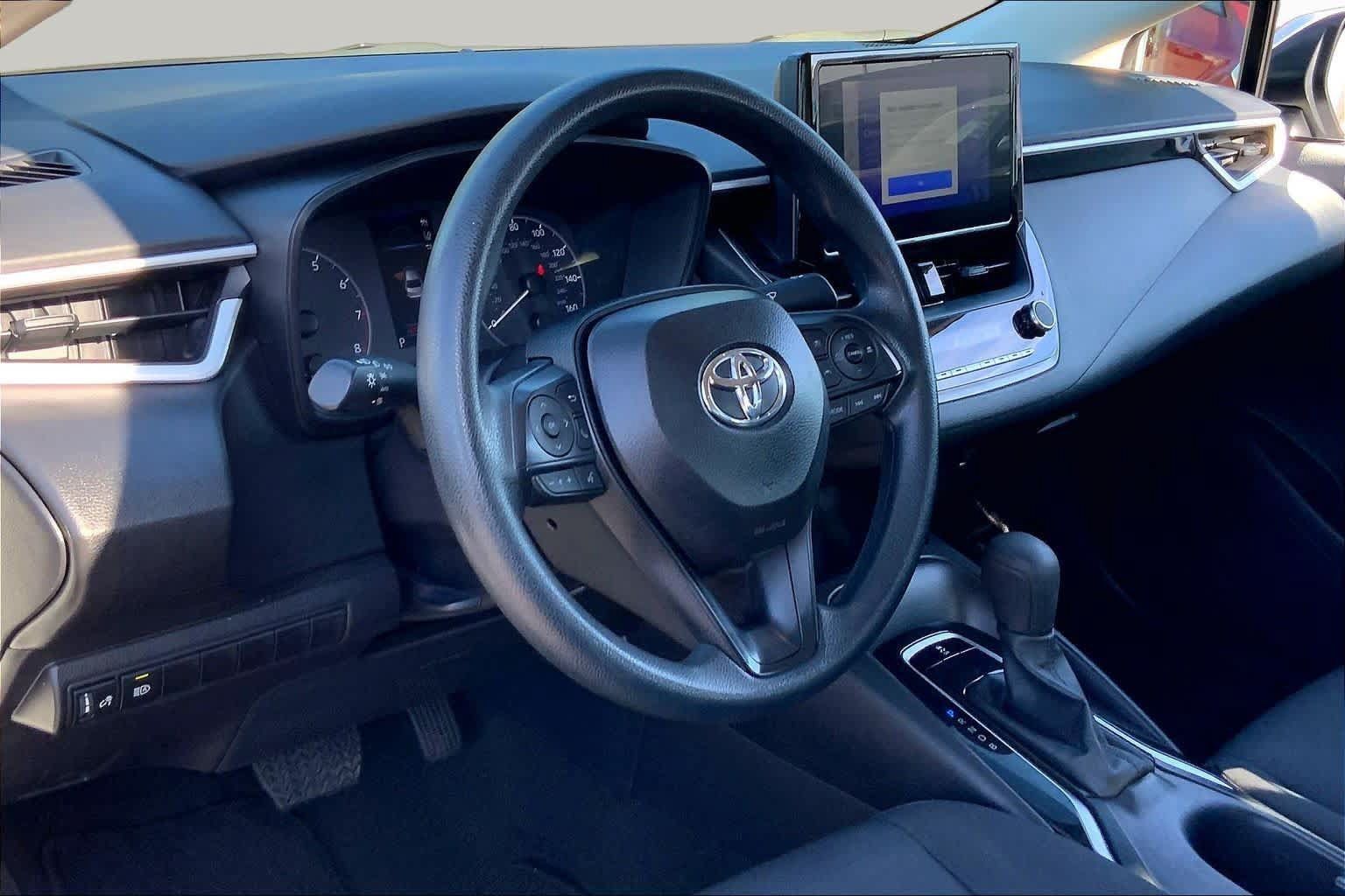 Used 2025 Toyota Corolla LE FWD image 17