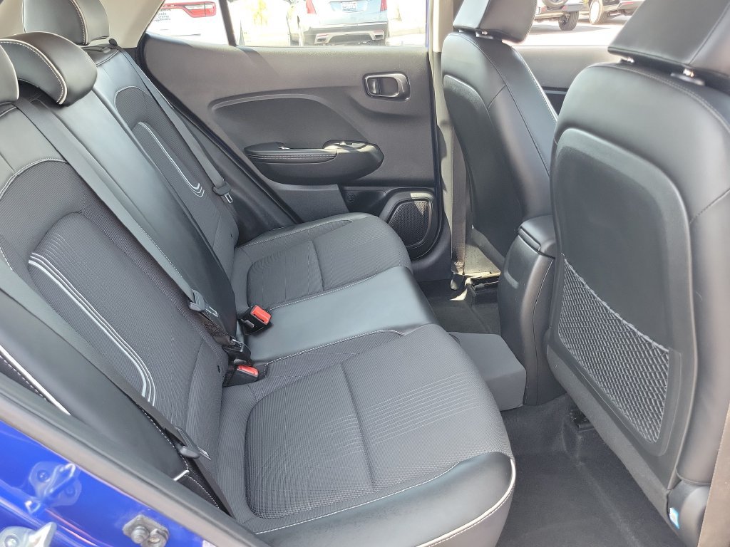 Used 2023 Hyundai Venue Limited FWD image 22