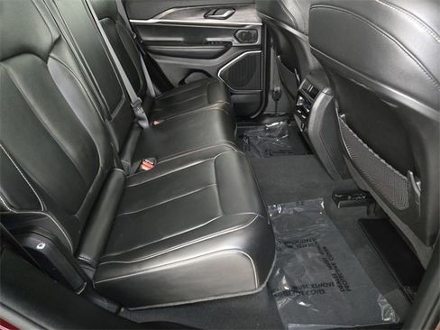 Used 2022 Jeep Grand Cherokee Limited image 16