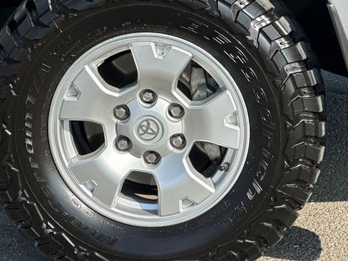 Used 2015 Toyota Tacoma 4x4 Double Cab w/ TRD Off-Road Package image 25