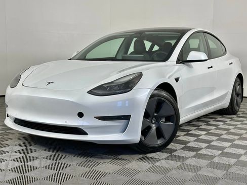 Used 2021 Tesla Model 3 Standard Range Plus image 39