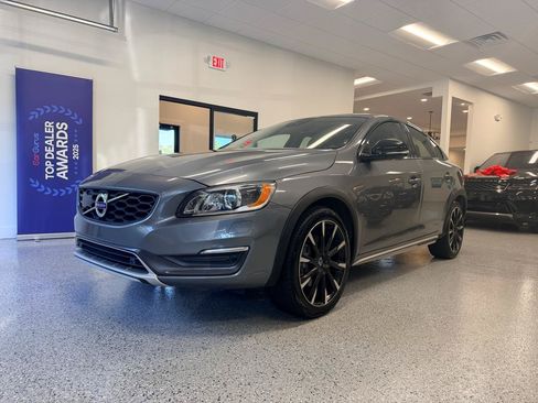 Used 2016 Volvo S60 T5 Cross Country Platinum AWD/4WD image 4