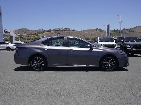 Used 2024 Toyota Camry SE FWD image 3