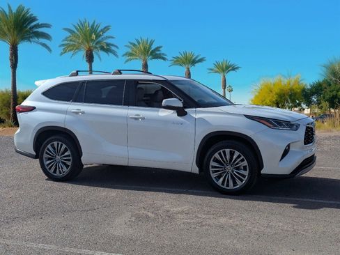 Used 2020 Toyota Highlander Platinum image 6